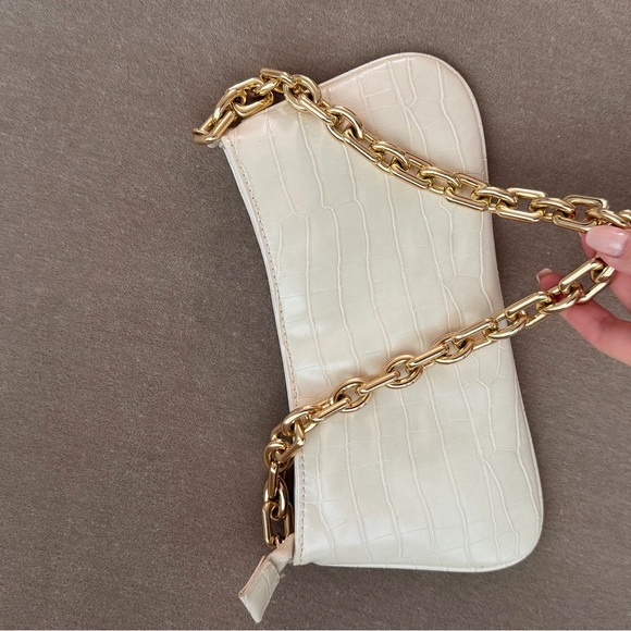 Zara Cream Croc-Embossed Shoulder Bag with Gold Chain - Picture 3 of 4